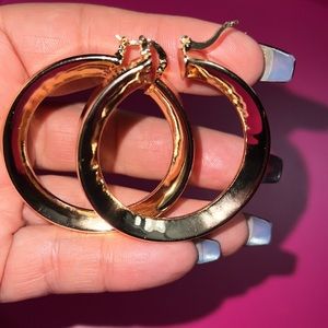 14K Rose Gold Plated Thick Hoop Earrings 1.5 Diameter NWT will not tarnish.